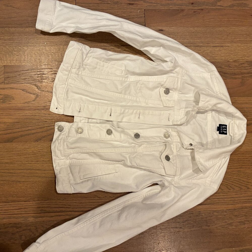 White cropped jean jacket, gap, size xs